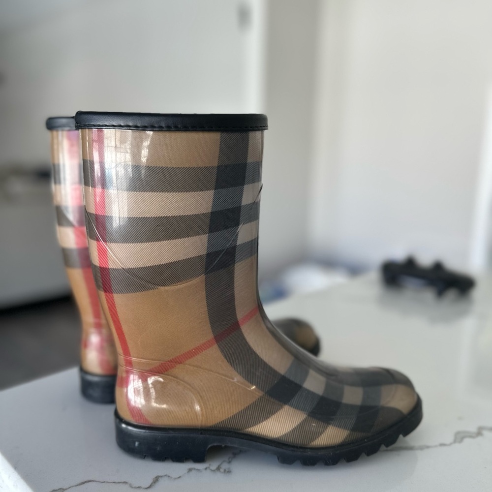 BURBERRY RAIN BOOTS , size 36 (Authentic) with used wear and scratches on sides